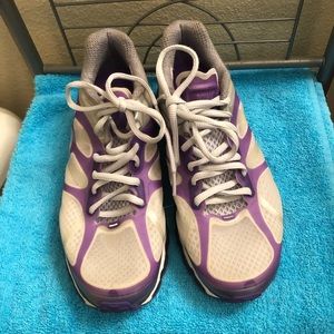 GORGEOUS PURPLE NIKE AIRMAX SNEAKERS SIZE 7 1/2. ONLY WORN ONCE 👍👍🥰⭐️⭐️⭐️⭐️⭐️